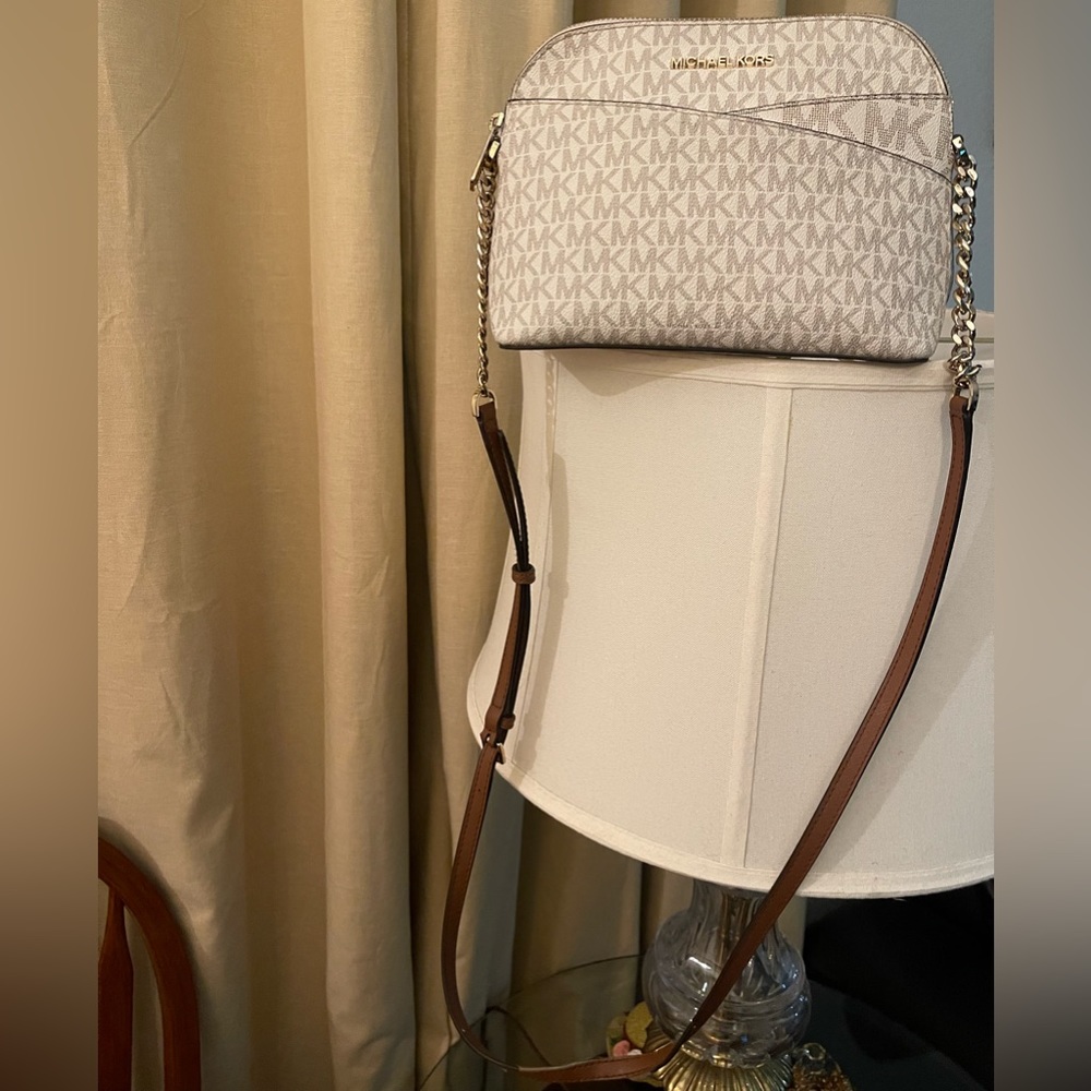 Michael Kors please check all picture of condition